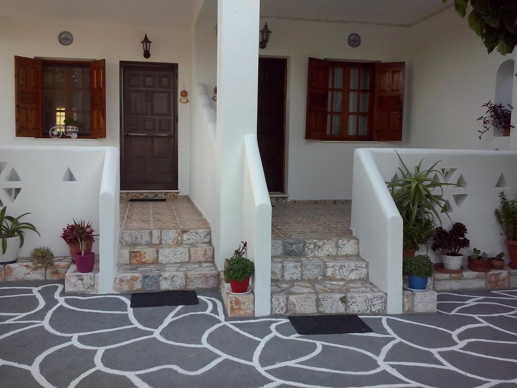 Athena'S Houses Skyros Exterior photo